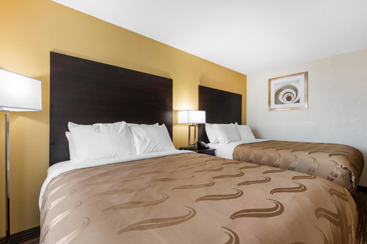 Hotel Quality & I-24 Metropolis